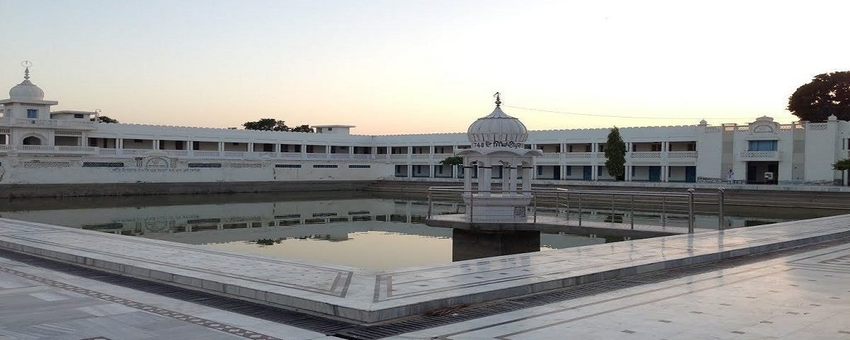 Tempo-Traveller-Hire-in-Udaipur