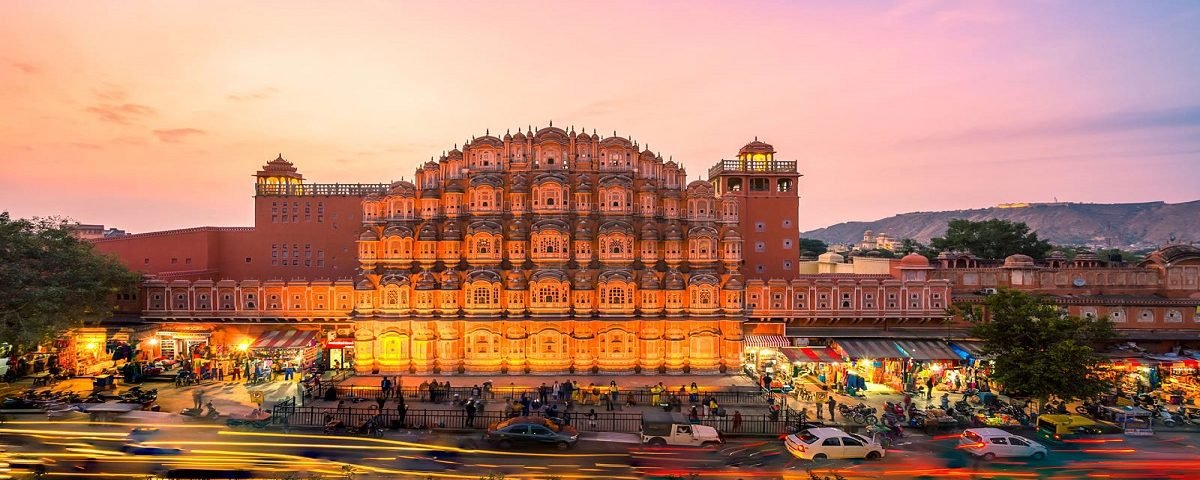 Tempo-Traveller-in-Udaipur