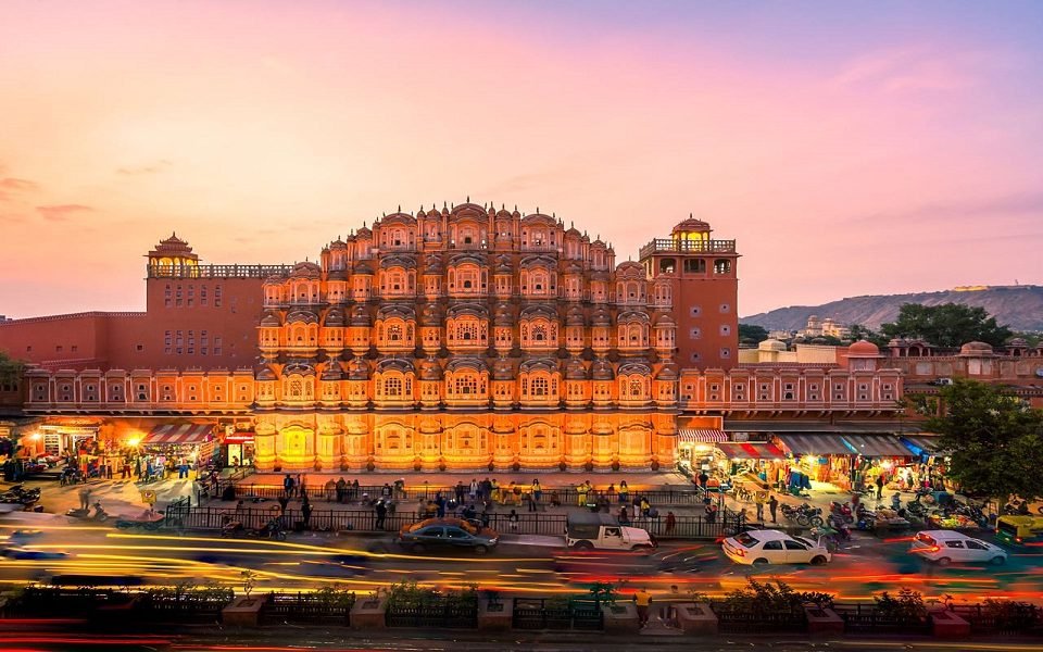 Tempo-Traveller-in-Udaipur