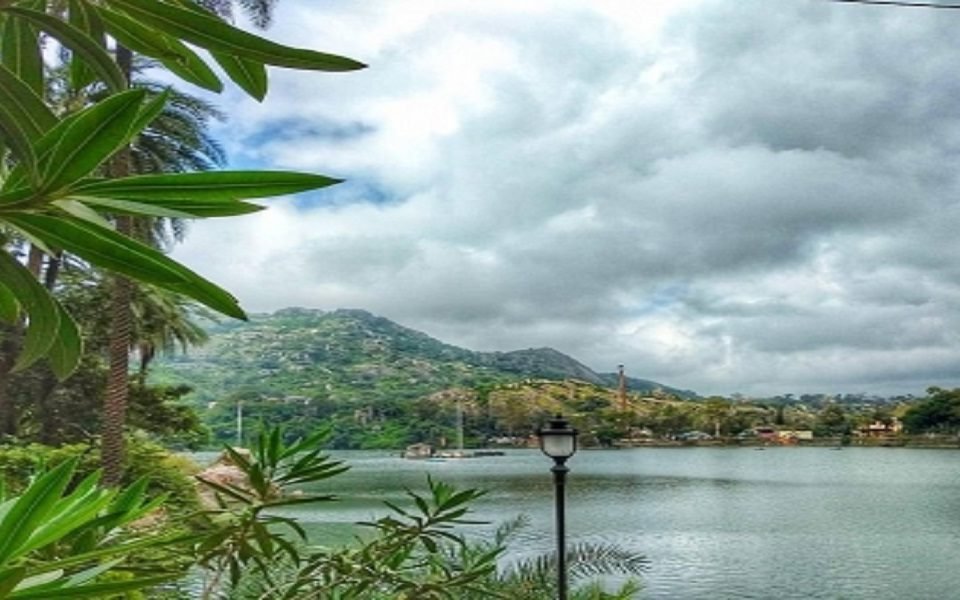 udaipur-to-mount-abu-taxi-service